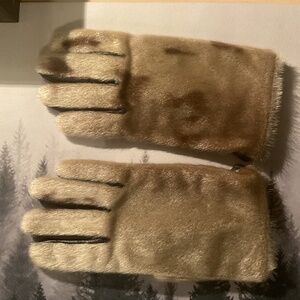 Seal fur gloves